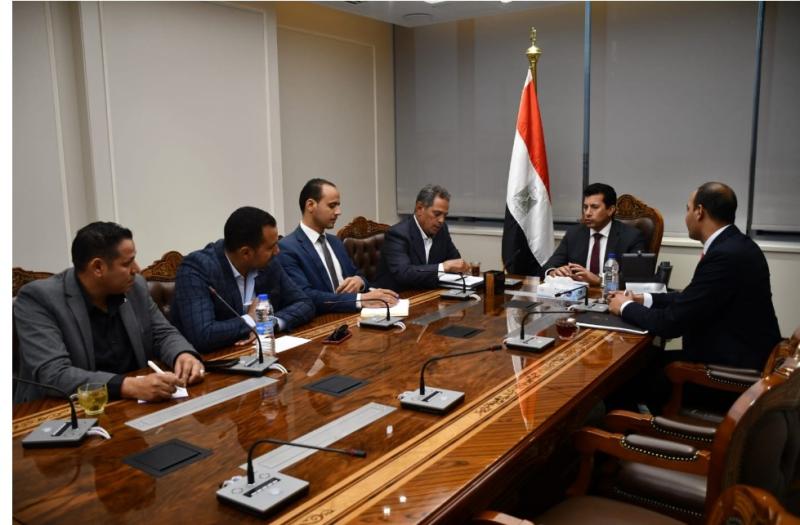 وزير الرياضة يلتقي مسئولي كابيتانو مصر بمقر الوزارة بالعاصمة الإدارية الجديدة