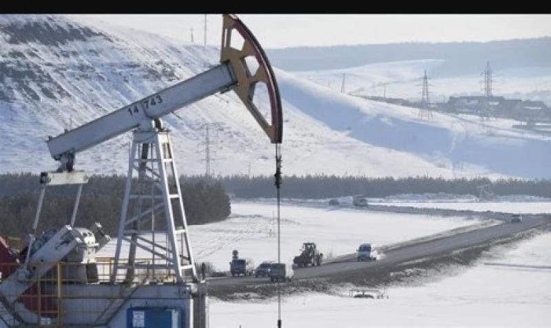 موسكو تهدد بإجراءات مضادة لوضع سقف لسعر النفط الروسي