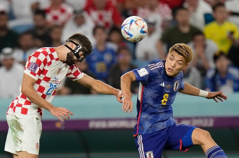 انتهاء الشوط الإضافي الأول من مباراة كرواتيا واليابان والتعادل يفرض نفسه
