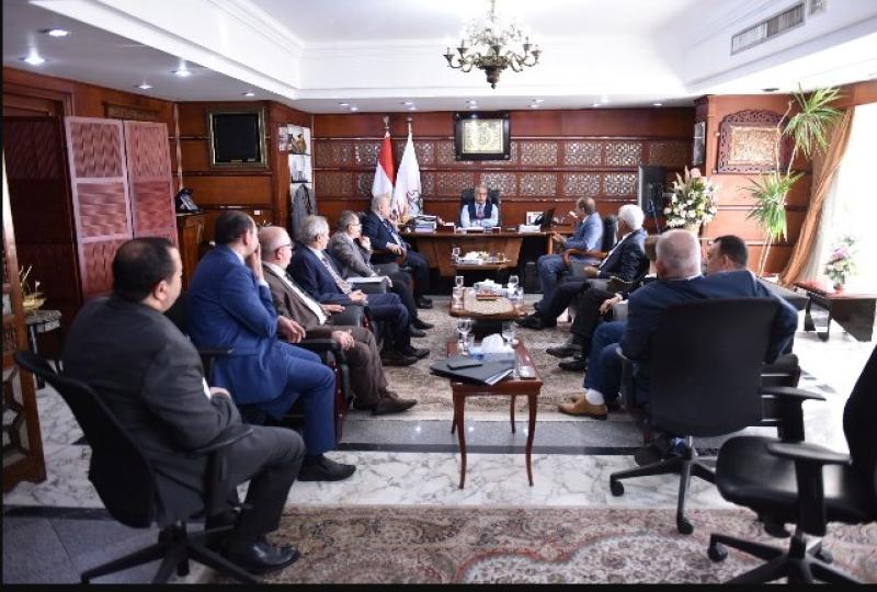وزير القوى العاملة يلتقي وفد الاتحاد المصري لمقاولي التشييد والبناء (صور)
