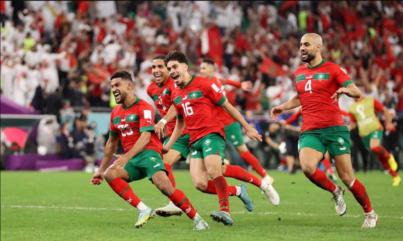 إحتفال لاعبي المغرب بعد صعودهم لربع النهائي