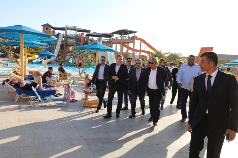 وزير السياحة ومحافظ البحر الأحمر يفتتحان أكبر مدينة ألعاب مائية ترفيهية بالشرق الأوسط