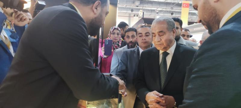 وزير التموين يفتتح معرض الذهب نبيو 2022 