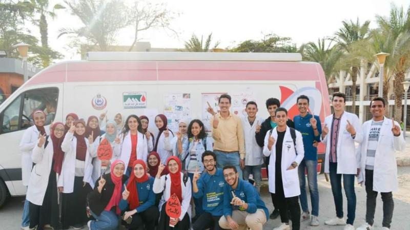 إتحاد طلاب الصيدلة بجامعة حلوان يقوم بحملة للتوعية والتبرع بالدم
