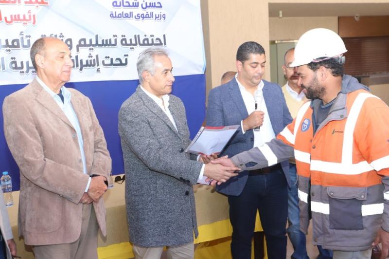 وزير القوى العاملة يتفقد مشروع التجلي الأعظم بجنوب سيناء