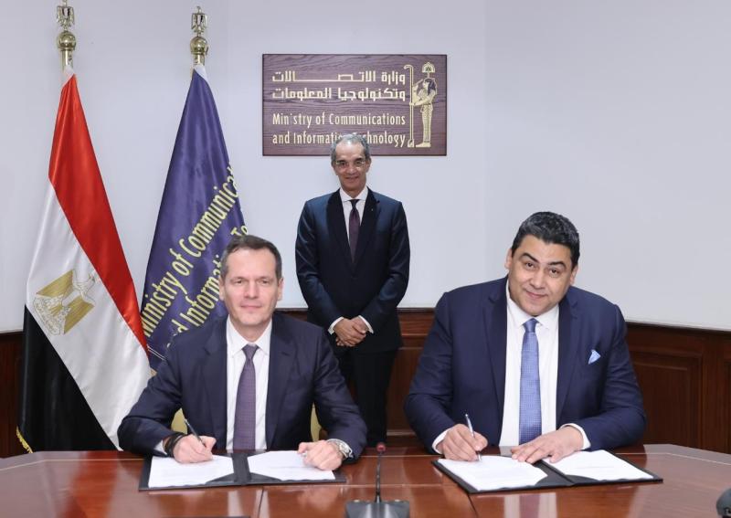 توقيع اتفاقية بين ”المصرية للاتصالات” و”جريد تيليكوم” لإنشاء كابل بحرى يربط بين مصر واليونان