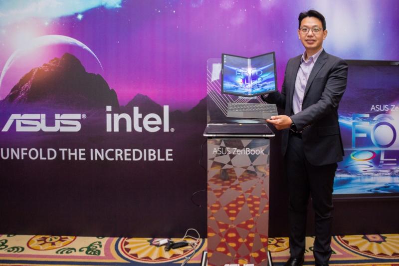 شركة ASUS تستعرض إنجازاتها في 2022 وتكشف عن أول كمبيوتر محمول قابل للطي
