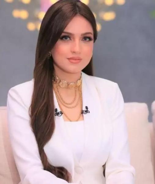 ياسمين عز