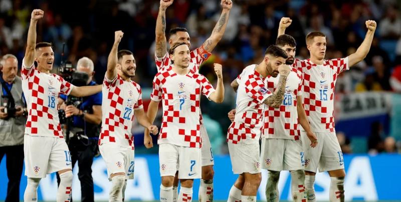 احتفالات لاعبي كرواتيا بعد الفوز علي المغرب وحصد البرونزية