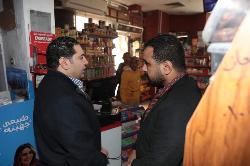 نائب محافظ بنى سويف  يقوم بجولة تفقدية على بعض المحال التجارية لمتابعة الأسعار وتوافر السلع