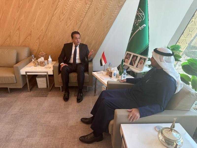 وزير الصحة يبحث مع نظيره السعودي التعاون لتحقيق الأمن الدوائي للشعوب العربية (صور)