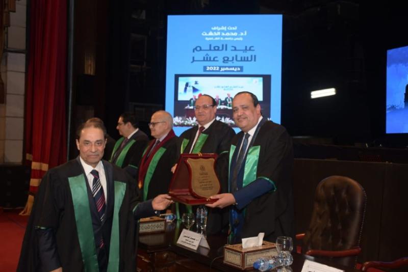 ”تحالف الاحزاب المصرية” يهنئ الدكتور سامى عبدالعزيز لتكريم من جامعة القاهرة
