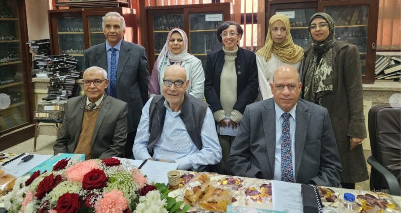 الباحثه والكاتبة منة الله سامي وأعضاء لجنة المناقشة
