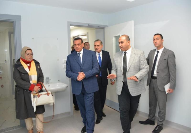 وزير التنمية المحلية ومحافظ كفرالشيخ يتفقدان مركز الأورام (صور)