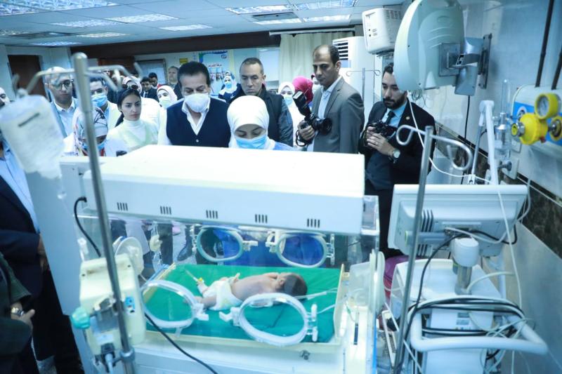 وزير الصحة يتفقد مستشفى الهلال للتأمين الصحي ويشيد بجودة الخدمات الطبية المقدمة للمرضى