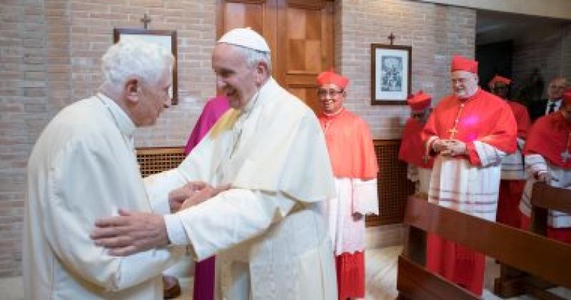 البابا بنديكت بصحبة بابا الفاتيكان