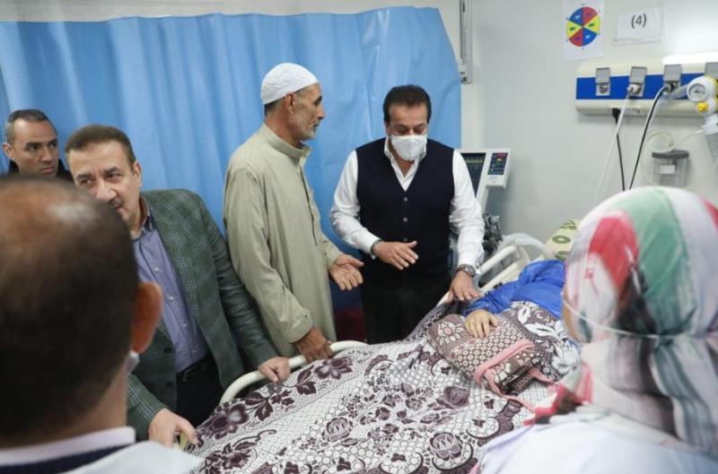 وزير الصحة يتفقد مستشفى سرس الليان العام ويُشيد بانتظام العمل في العيادات المسائية  (صور)