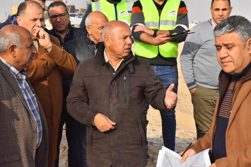 وزير النقل ومحافظ أسيوط يتفقدان بعض مواقع العمل بالخط الثاني للقطار الكهربائي السريع (أكتوبر – أبوسمبل)  