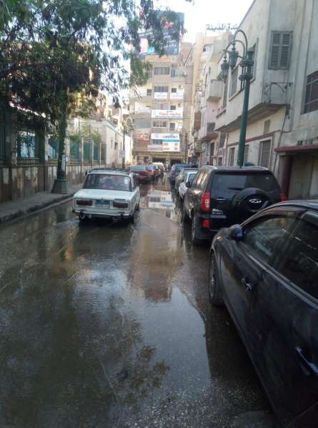 انفجار ماسوره مياه خاصه بالصرف الصحي بشارع المحاريث باسيوط