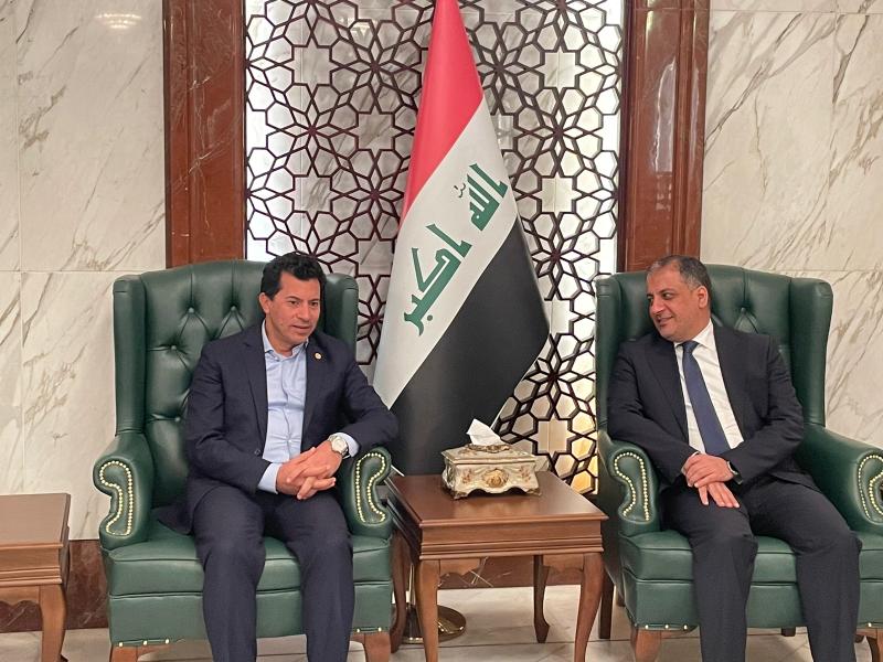 وزير الرياضة يصل العراق