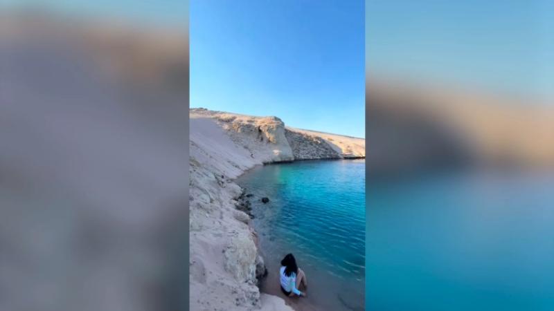 فيديو..  أسرار بحيرة مخفية بمنحدر رملي في محمية رأس محمد