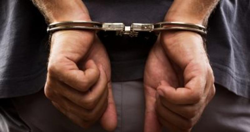 حبس عاطلين بتهمة الاتجار في المواد المخدرة بالقليوبية