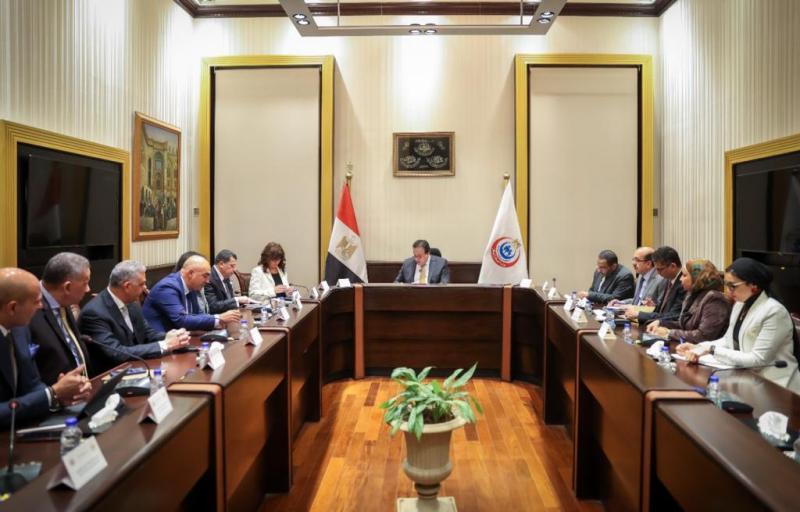 وزير الصحة يعقد اجتماعًا مع غرفة التجارة الأمريكية بالقاهرة