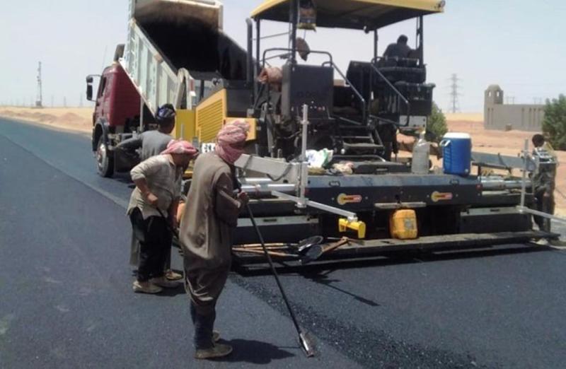 محافظ المنوفية يتفقد أعمال التطوير والرصف بمربع بيع المصنوعات بمدينة الشهداء