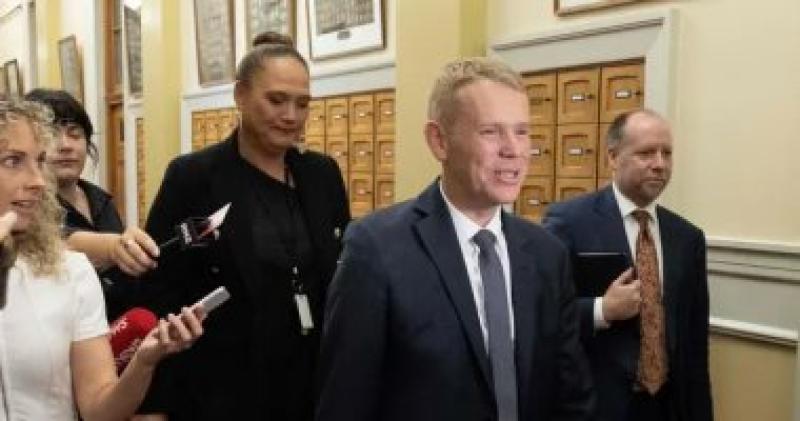 شولتس يهنئ رئيس وزراء نيوزيلندا لأدائه اليمين الدستورية