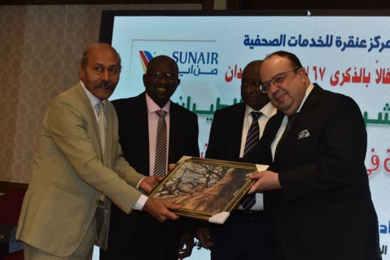 تكريم الزميل احمد يوسف بمناسبة الاحتفال بمرور 67 عام على استقلال السودان