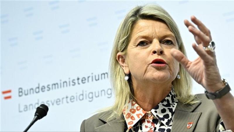 وزيرة الدفاع النمساوية: مستعدون لمواجهة أي تهديدات جوية.. ولا نستبعد وقوع هجمات صاروخية على أوروبا