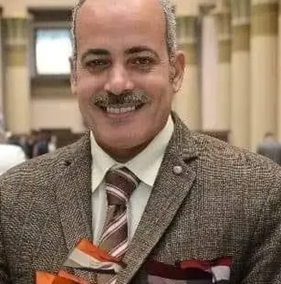 الكاتب الصحفى مصطفى قايد يكتب : بين حرية سرور للصحافة .. وغلق الأبواب أمام المحررين البرلمانيين الجدد