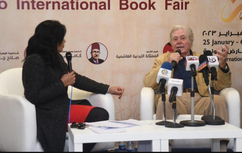 حسين فهمي في ندوة بمعرض الكتاب