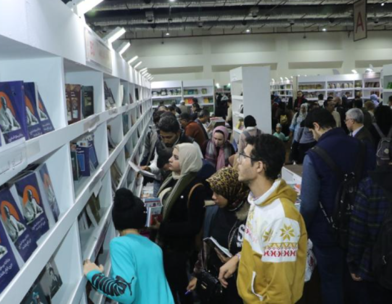 عميد الأدب العربي يتصدر أبرز الكتب مبيعا في جناح قصور الثقافة بمعرض الكتاب