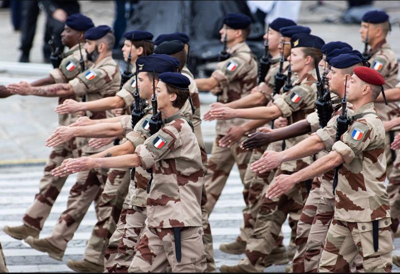 فرنسا تعرض على مجرمين شباب الاشتراك في دورات عسكرية