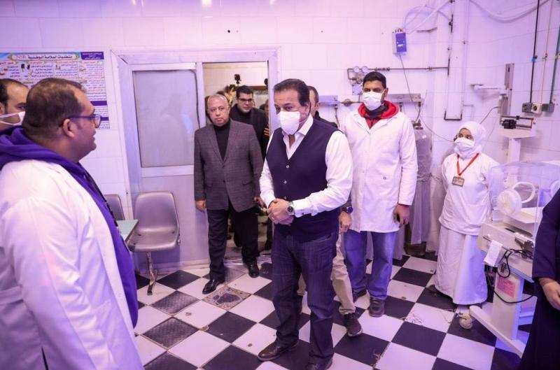 وزير الصحة يوجه بضرورة التنسيق بين مستشفيي فاقوس المركزي وطوارىء فاقوس(صور)