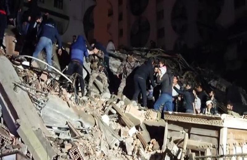 البرلمان التركي يعلق عمله مدة أسبوع بسبب الزلزال