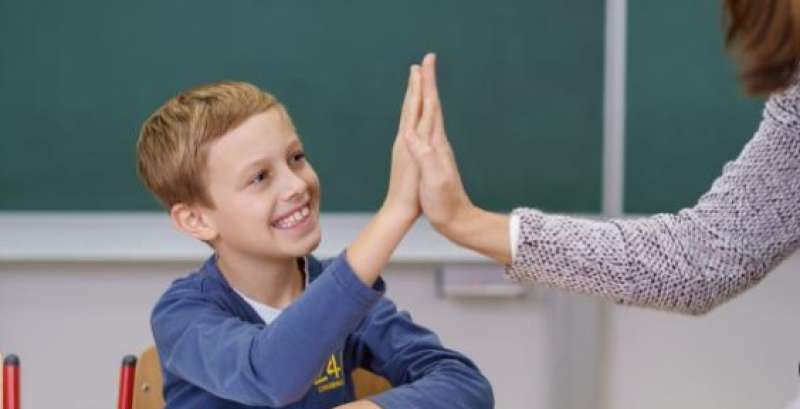 6 نصائح  لتعليم طفلك آداب الحوار واحترام خصوصية الغير