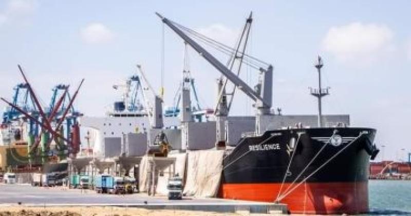تداول بضائع وحاويات 34 سفينة في ميناء دمياط