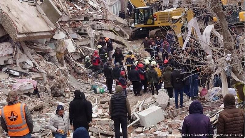 الجالية التركية بألمانيا تنظم مساعدات للمتضررين في منطقة الزلزال
