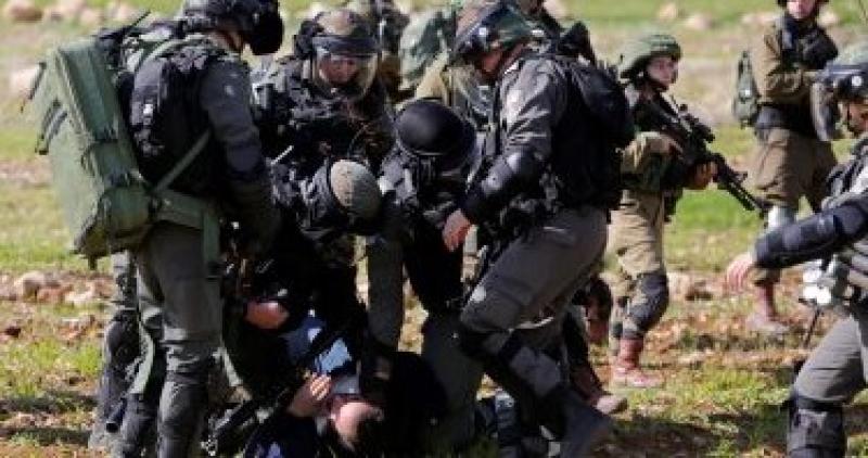 الاحتلال الإسرائيلى يقتحم مُخيم ”قلنديا” ويعتقل 3 فلسطينيين