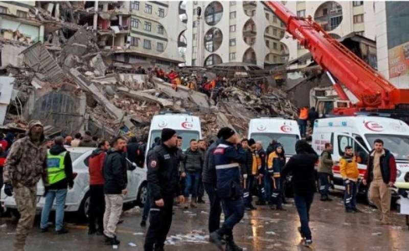الهلال والصليب الأحمر يدعوان المجتمع الدولي لتقديم مساعدات عاجلة لتركيا وسوريا