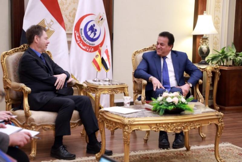وزير الصحة يستقبل السفير الأسباني لدى مصر لبحث سبل التعاون المشترك (صور)