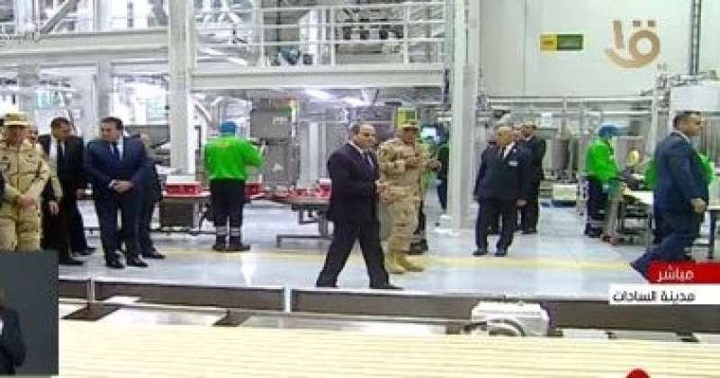 الرئيس السيسي يجرى جولة تفقدية داخل مصانع ”سايلو فودز”