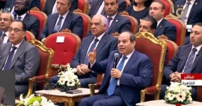الرئيس السيسي يجري جولة تفقدية داخل معرض مصر الدولي للبترول ”إيجبس 2023”