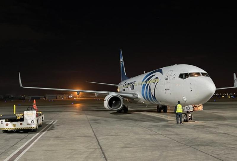 طائرة الشحن الجديدة تنضم لأسطول مصر للطيران