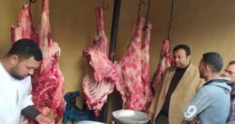 تحرير 31 محضرًا وإعدام منتجات «قمر الدين» ولحوم لتغير خواصهما في حملة بشربين