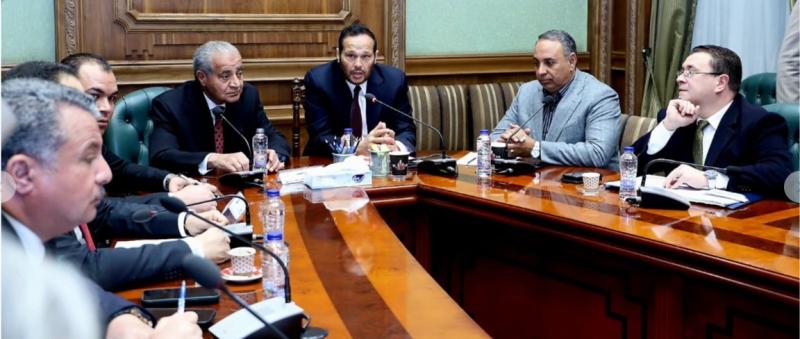 شاهد بالصور : وزير التموين يستعرض خطة الوزارة أمام لجنة الصناعة بمجلس الشيوخ