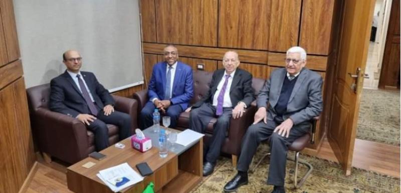 رئيس جامعة أسيوط يلتقى عضو المجلس الاستشاري الرئاسي لكبار حكماء وعلماء مصر