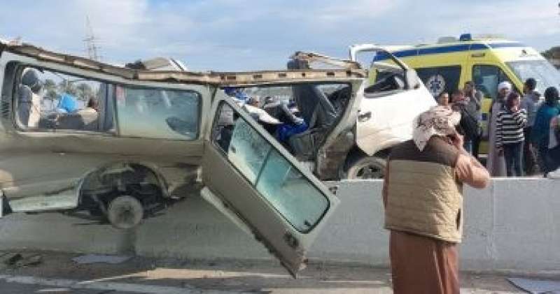 إصابة 4 أشخاص في حادث تصادم سيارتين على الطريق الزراعى الشرقى بسوهاج